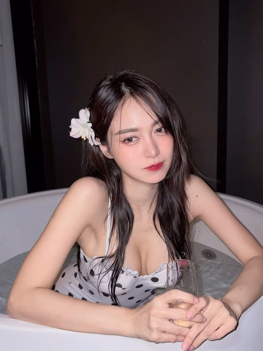 Trưởng thành hơn, Pornsawan Phusua xây dựng cho mình phong cách gợi cảm. (Ảnh: IGNV)