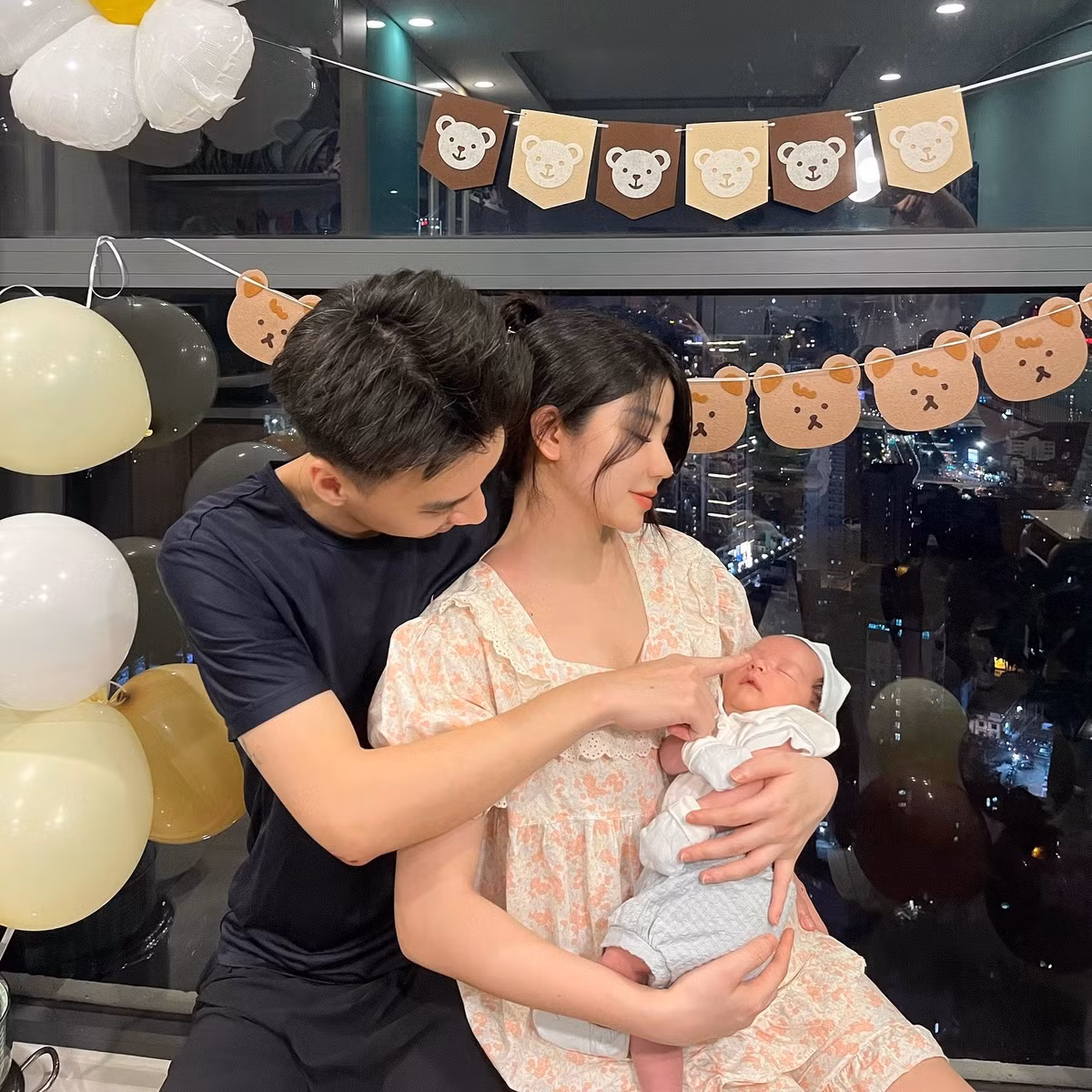 Trên trang cá nhân, kể từ khi làm mẹ, An Japan cũng thường xuyên chia sẻ những khoảnh khắc ấm áp bên con trai.