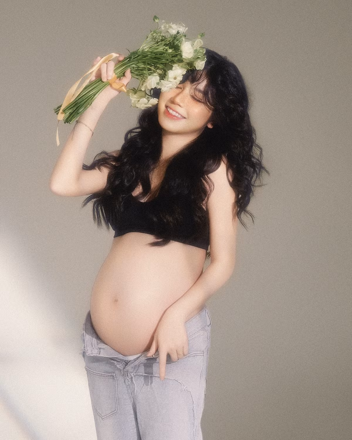 An Japan từng là một trong "bộ ba sát thủ" cùng với Quỳnh Anh Shyn và Mẫn Tiên, khuynh đảo mạng xã hội những năm 2010. Cô gây ấn tượng với vẻ đẹp trong trẻo, tự nhiên, đôi mắt to tròn và nụ cười rạng rỡ.