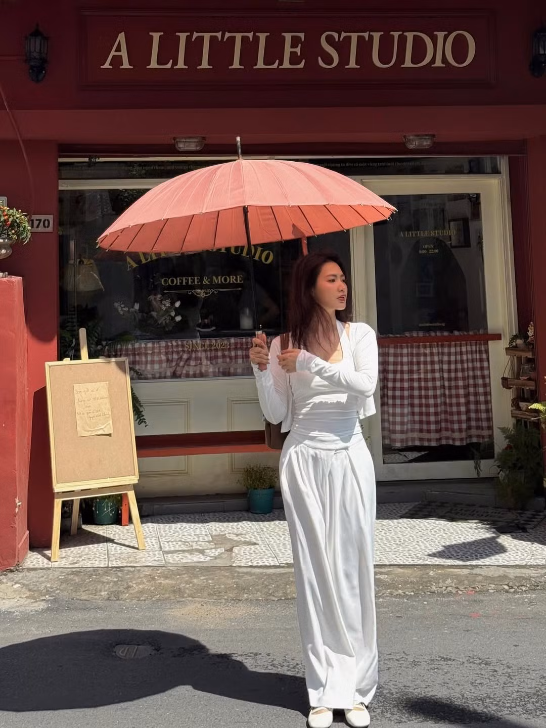 Phong cách thời trang của cô ngoài đời cũng rất được lòng người hâm mộ. (Ảnh: IGNV)