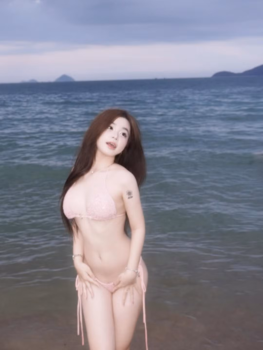 Từng đường nét cơ thể săn chắc, đặc biệt là vòng eo nhỏ nhắn, được cô nàng khéo léo khoe trọn. (Ảnh: Instagram @too.polang.3)