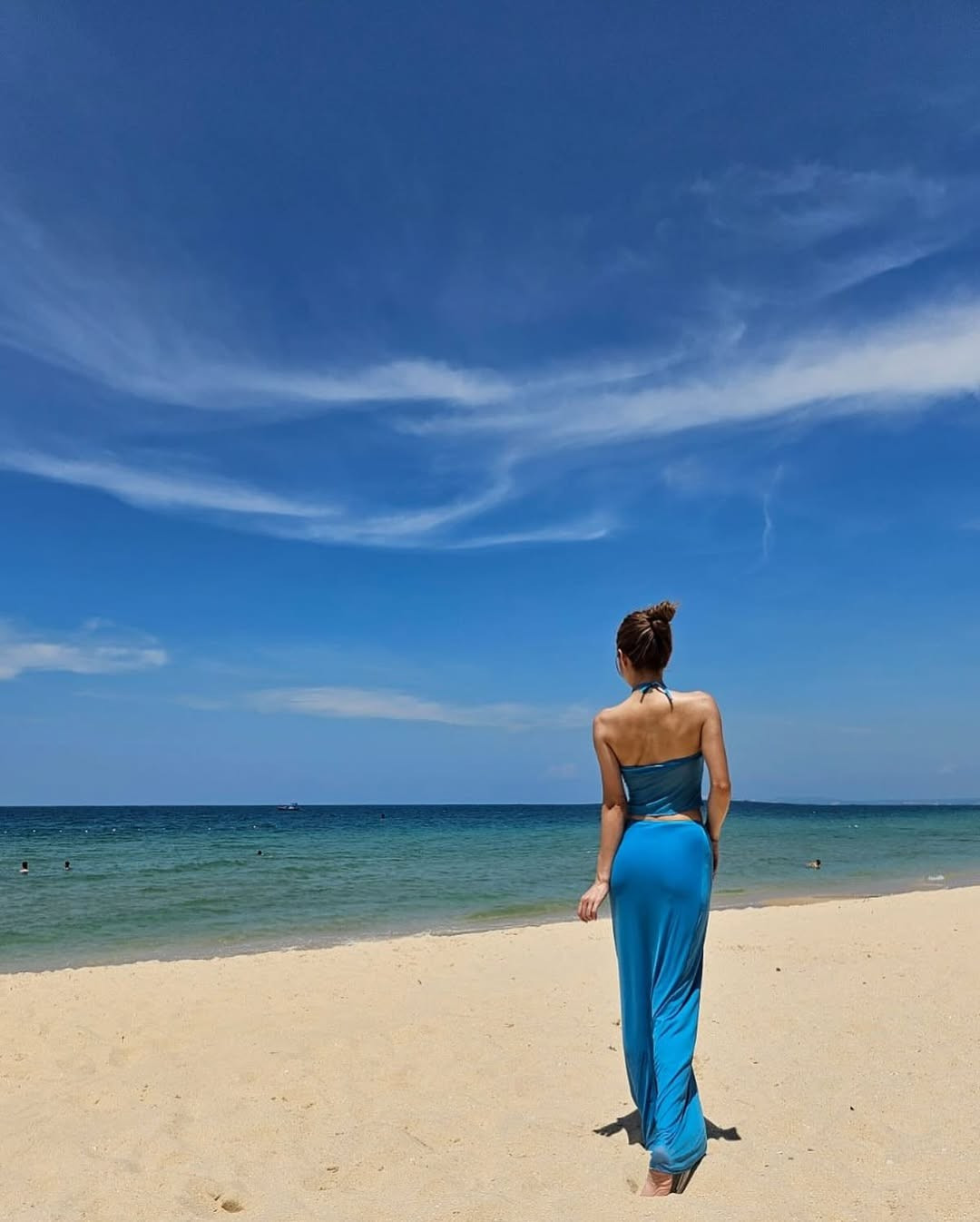 Trên trang cá nhân, cô nàng thường chia sẻ về cuộc sống đời thường, những chuyến du lịch đến nhiều địa điểm khác nhau.