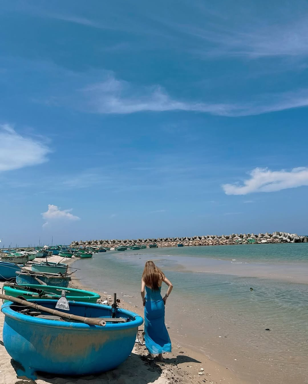 Sinh năm 1989, Lê Khánh Chi được biết đến là em gái ruột của cựu cầu thủ Công Vinh. Cô nàng từng giành giải Hoa khôi Đại học Văn Hóa và là mẫu ảnh được nhiều nhãn hàng săn đón.