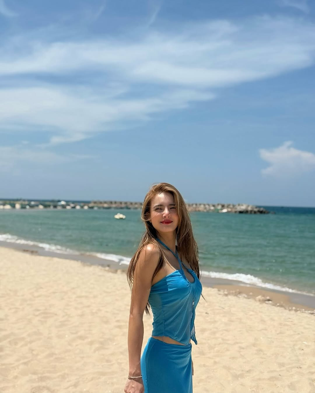 Là mẹ một con nhưng Khánh Chi vẫn sở hữu sắc vóc khiến nhiều người phải xuýt xoa.