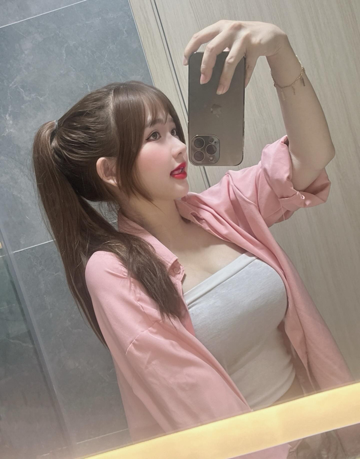 Nguyễn Thị Thùy Trang, cô gái sinh năm 1995 nổi tiếng cách đây nhiều năm với hành trình thay đổi nhan sắc 180 độ nhờ tập gym. (Ảnh: IGNV)