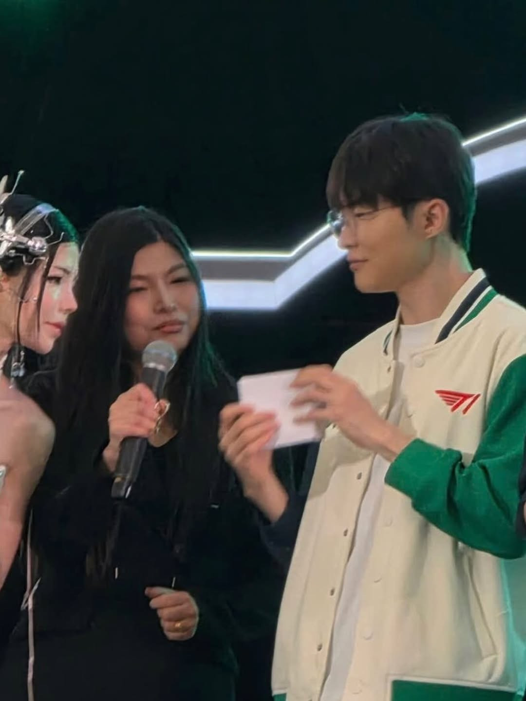 Với Mai Dora, đây không chỉ là công việc mà còn là giây phút hiện thực hóa giấc mơ của một "fan cứng" chính hiệu. (Ảnh: IGNV)