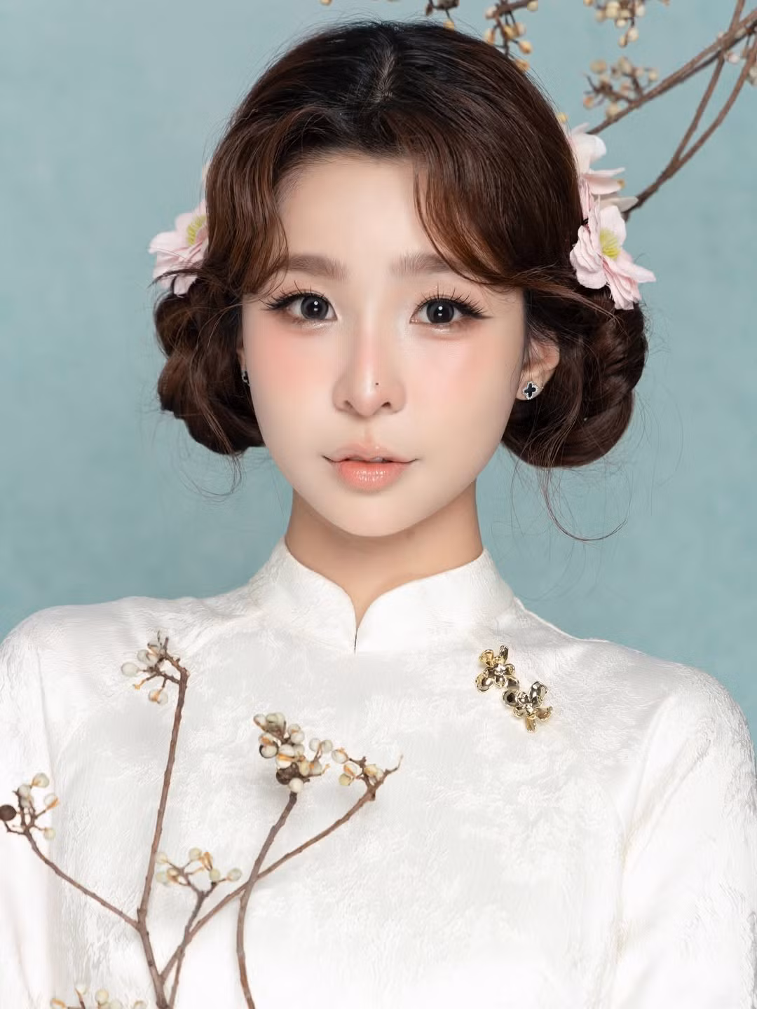 Dưới bài đăng, hàng loạt bình luận khen ngợi từ cư dân mạng dành cho "visual" của cô nàng: "Đúng chuẩn con gái Việt Nam!", "Tammy mặc áo dài nhìn dịu dàng quá, khác hẳn ngày thường luôn", "Xin info bộ áo dài gấp để chụp Tết"... (Ảnh: IGNV)