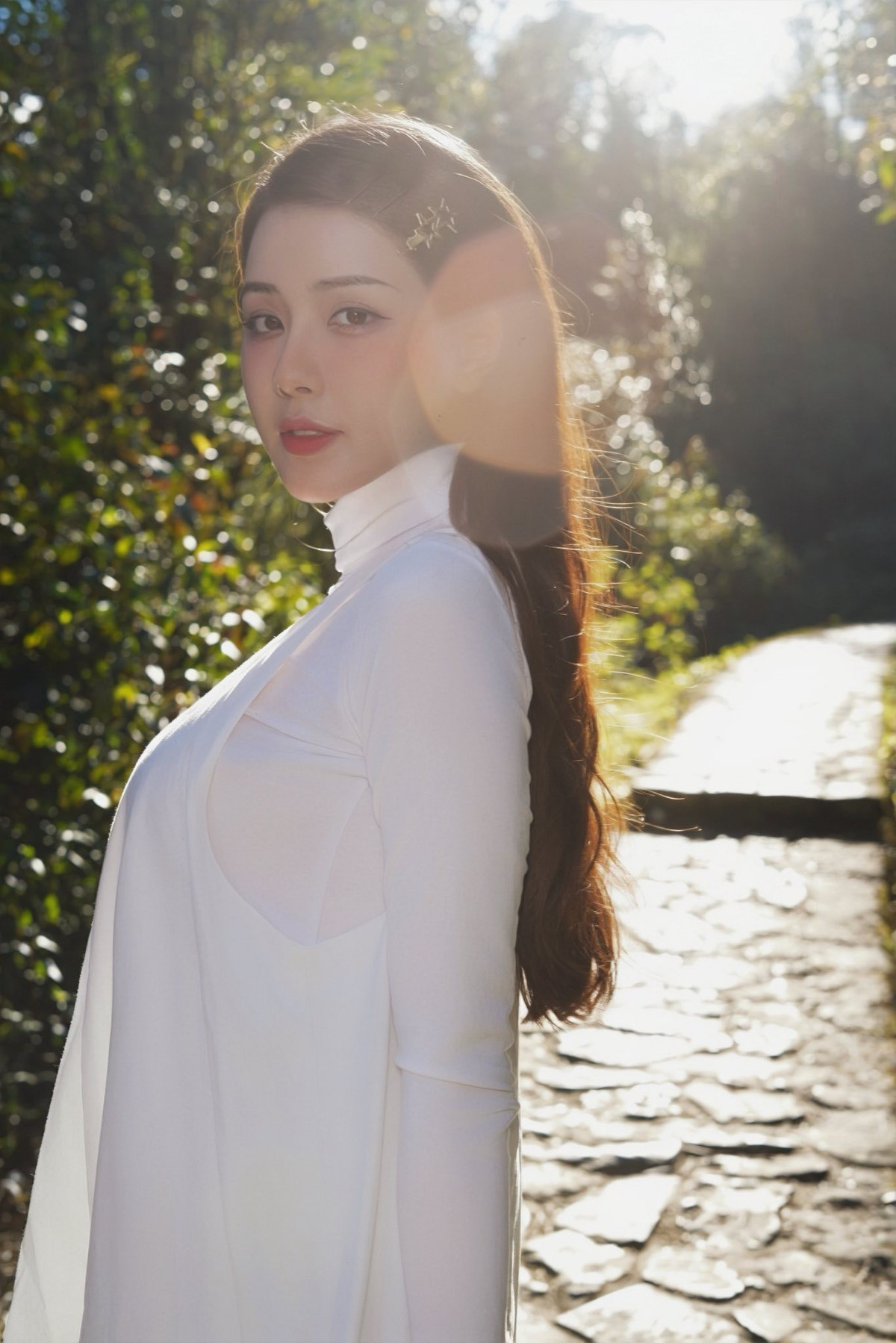 Bích Hạnh hơn Văn Thanh 3 tuổi (sinh năm 1993). Dù là mối tình "chị em", nhưng sự trẻ trung của Bích Hạnh và vẻ trưởng thành của Văn Thanh khiến họ trông cực kỳ xứng đôi.