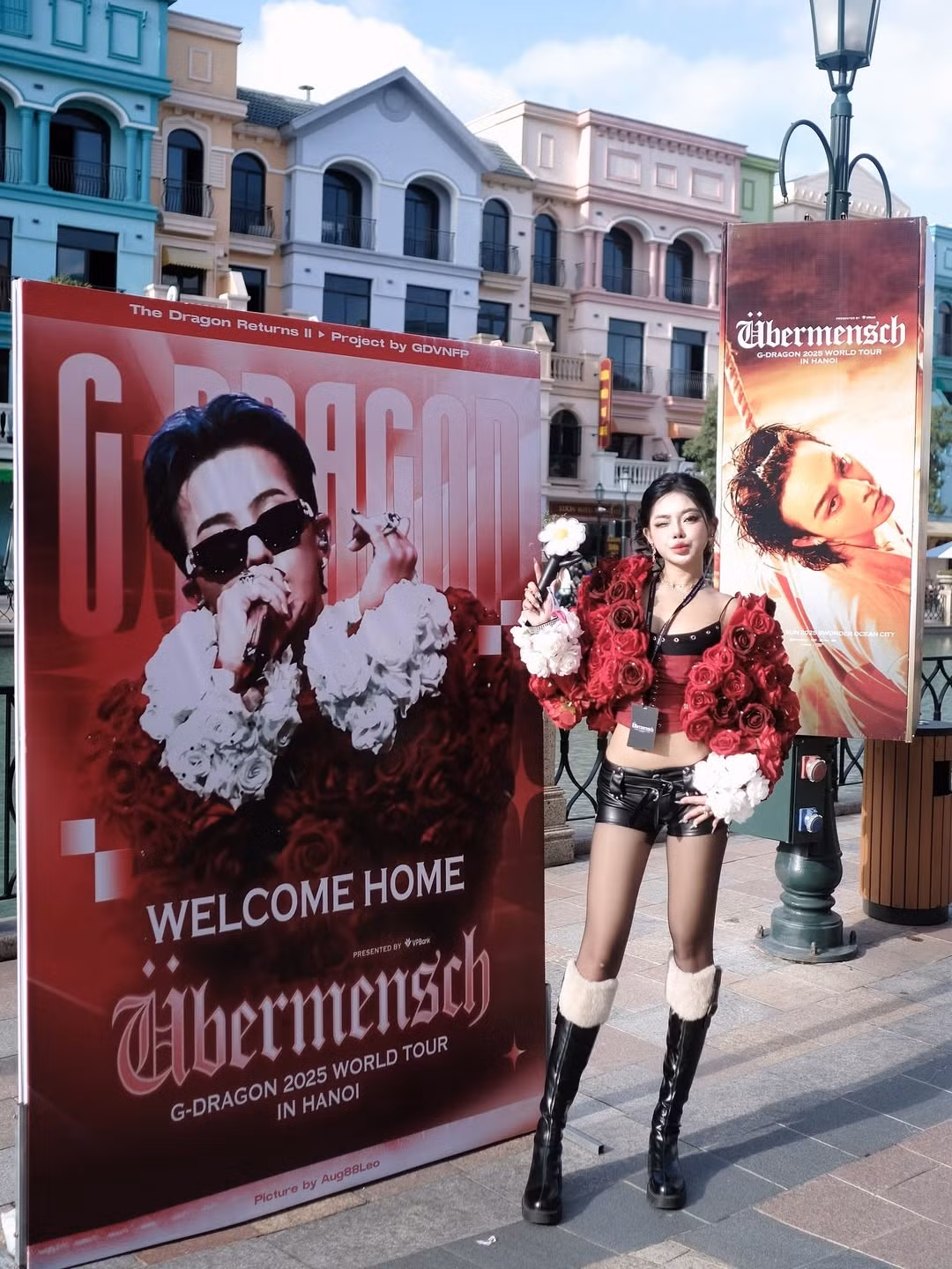 Đăng tải loạt hình check-in giữa không khí sôi động của sự kiện, một cô gái xinh đẹp đã nhanh chóng trở thành tâm điểm chú ý nhờ màn "cheap moment" (ăn mặc đồng điệu với thần tượng hoặc concept sự kiện) cực kỳ thành công và táo bạo. (Ảnh: IGNV)