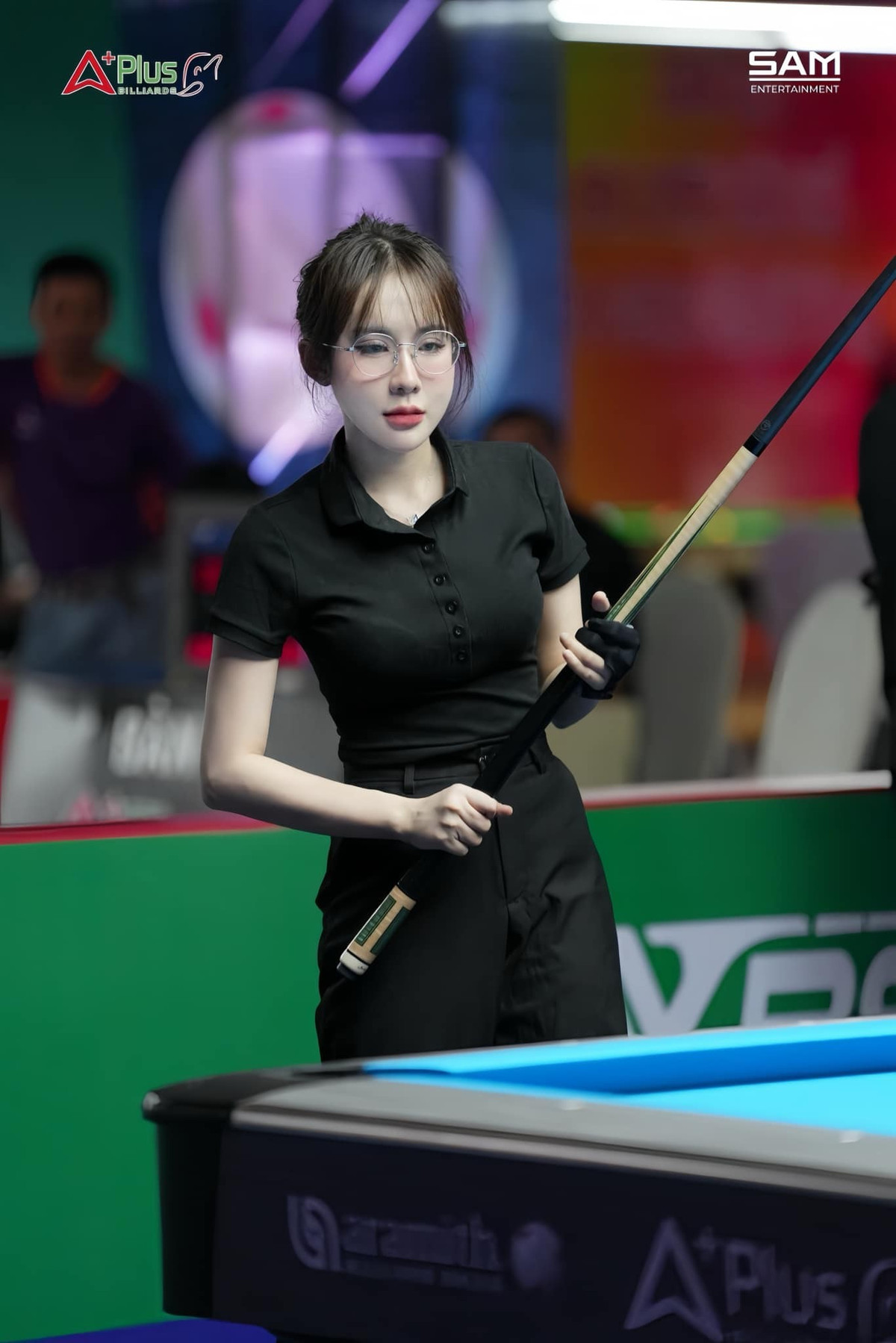 Lê Tuyết Anh, sinh năm 2001 tại Thanh Hóa và hiện đang sinh sống, làm việc tại Hà Nội, không chỉ được biết đến với nhan sắc nổi bật mà còn là một cơ thủ tài năng.