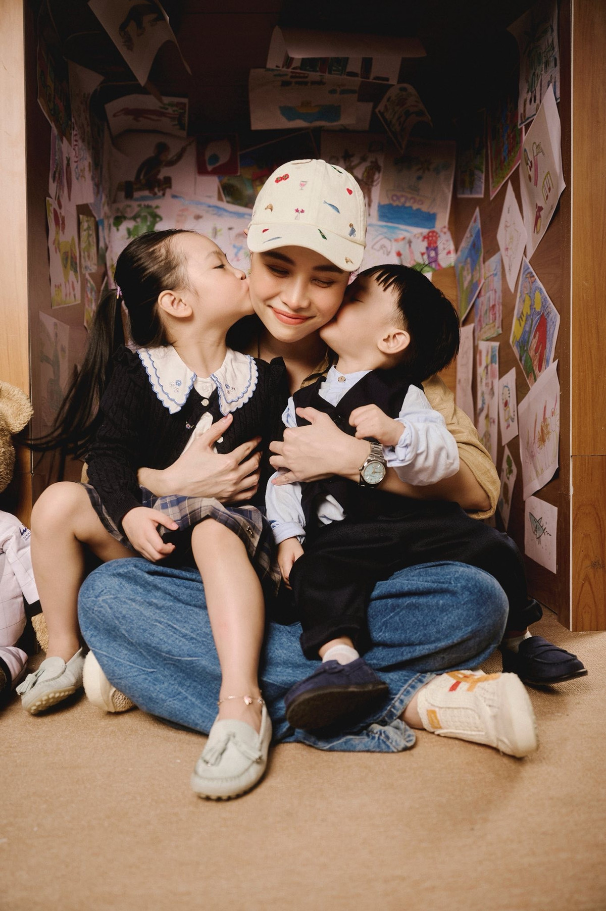 Cường Đô La và Đàm Thu Trang kỷ niệm sáu năm ngày cưới hôm 28/7. Trên trang cá nhân, cặp đôi thoải mái chia sẻ hình ảnh sinh hoạt đời thường. (Ảnh: FB Đàm Thu Trang)