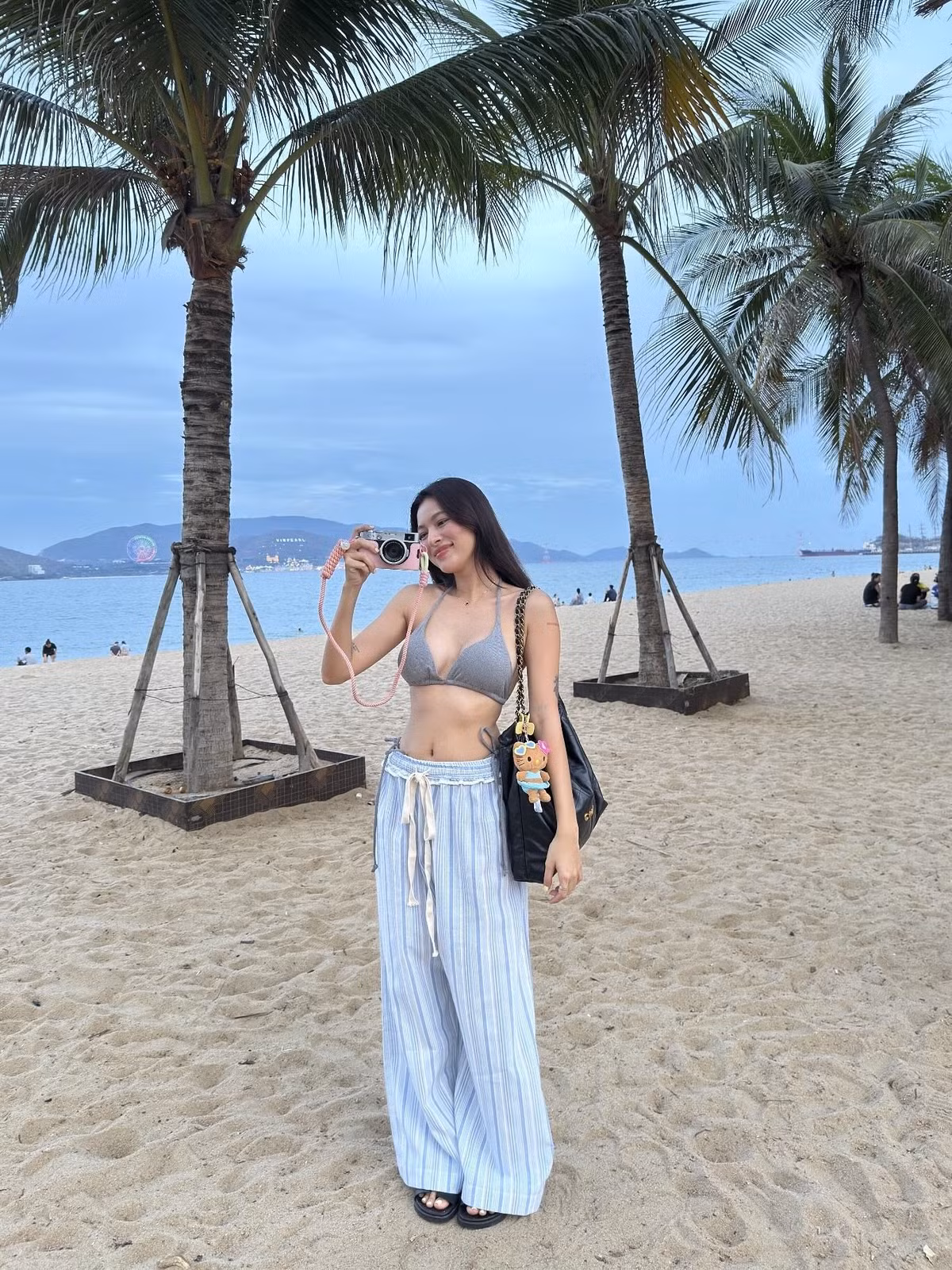 Dù là những set đồ cá tính, thanh lịch hay gợi cảm, cô nàng đều dễ dàng chinh phục và tạo nên dấu ấn riêng biệt. (Ảnh: IGNV)