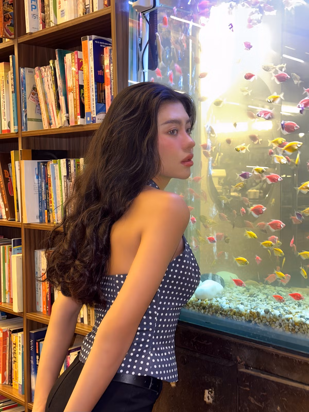 Cô nàng thường lựa chọn những thiết kế tôn dáng, phô diễn đường cong nuột nà. (Ảnh: FBNV)