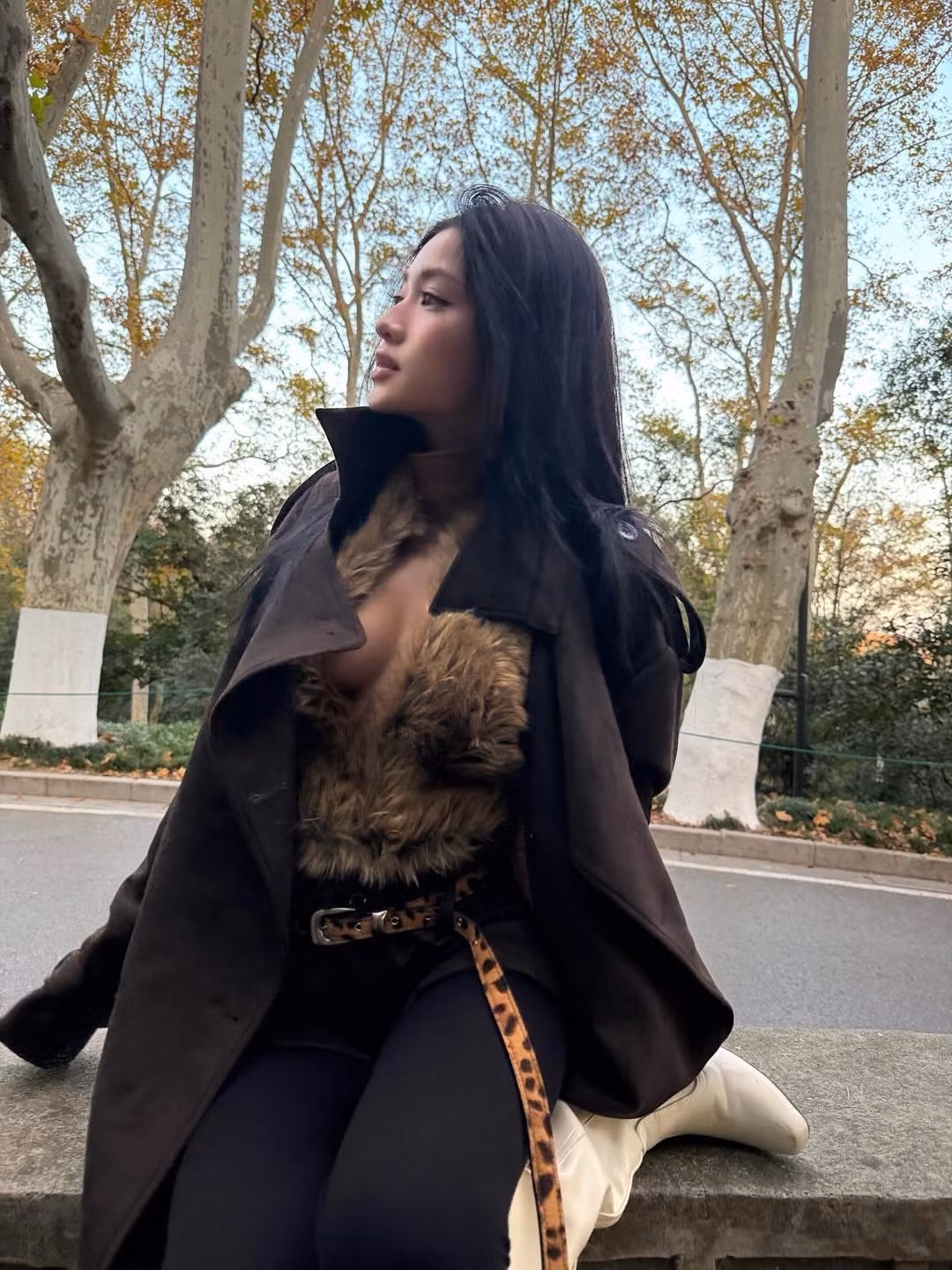 Trong bộ ảnh được chia sẻ, Trần Đoàn Bảo Ngọc đã thể hiện khả năng mix &amp; match tinh tế với phong cách vừa cá tính, vừa gợi cảm. (Ảnh: IGNV)