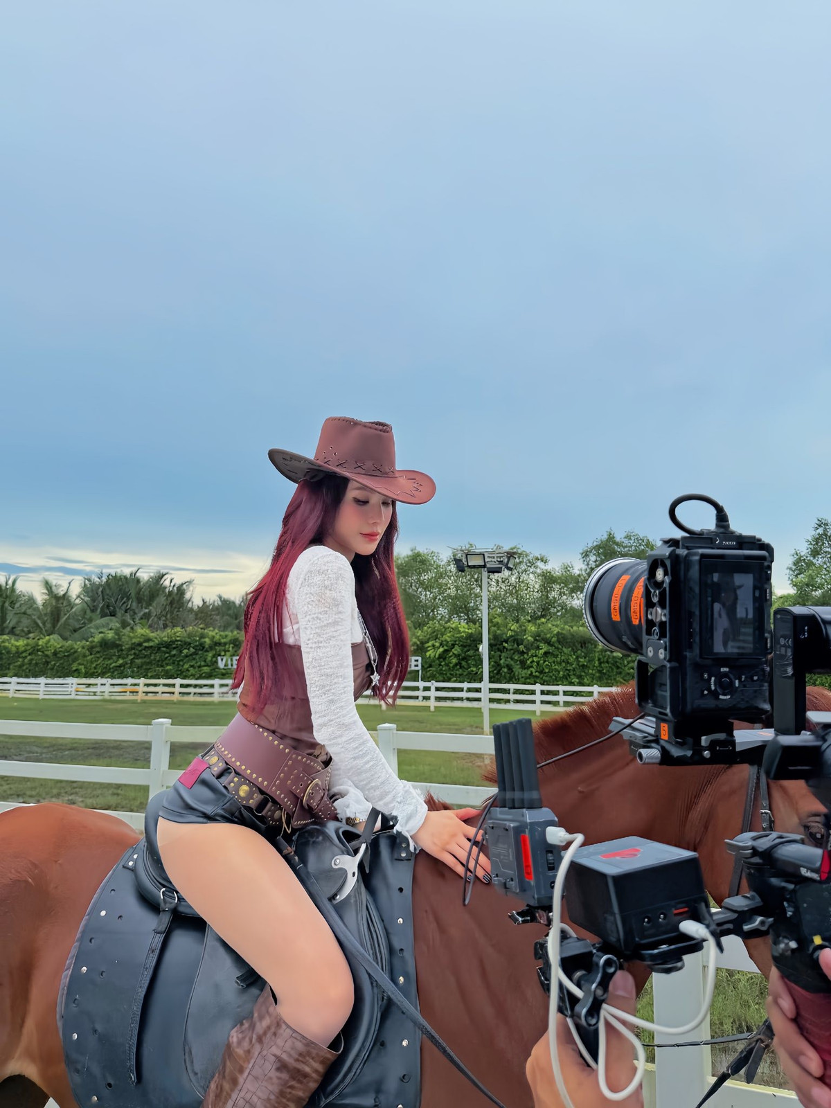 Điều khiến người hâm mộ không ngừng xuýt xoa chính là vóc dáng của Diệp Lâm Anh. Dù đã trải qua hai lần sinh nở, cô vẫn duy trì được hình thể chuẩn mực. (Ảnh: IGNV)