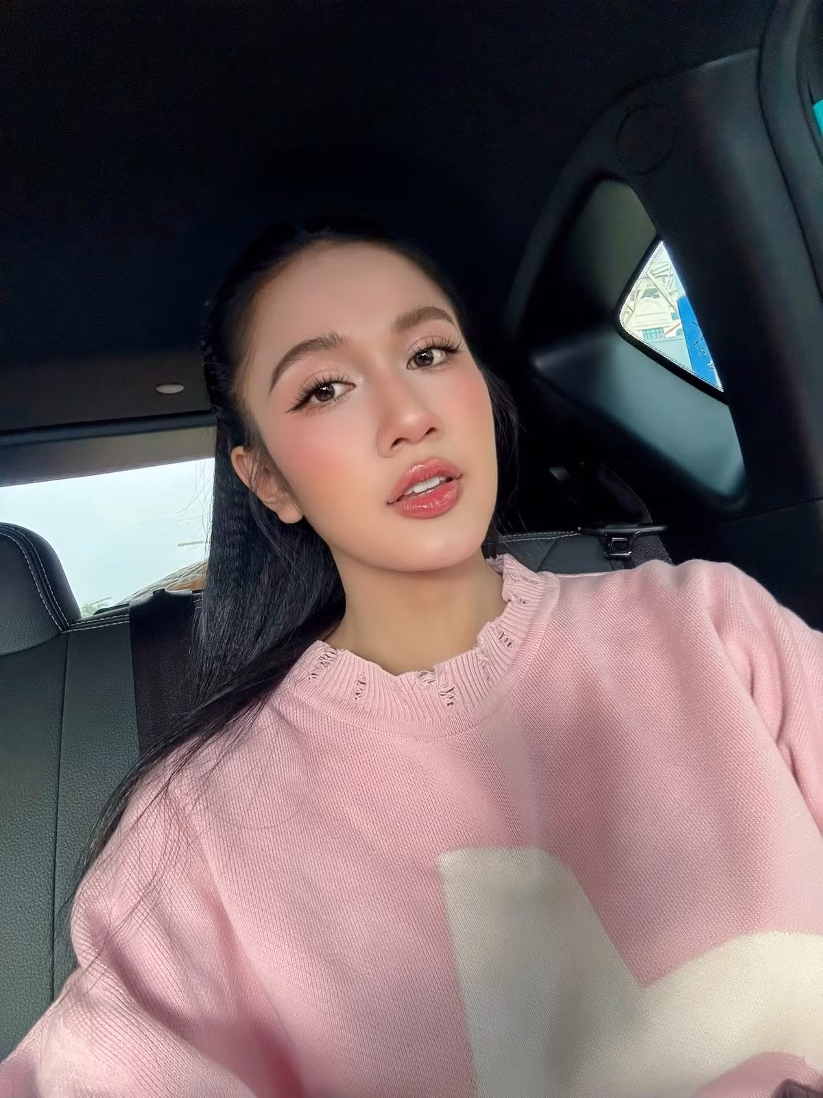 Cô thường xuyên góp mặt tại các club, bar lớn nhỏ tại Hà thành. Một trong những cột mốc đáng nhớ là khi cô xuất hiện trong dàn lineup của lễ hội âm nhạc quốc tế Ravolution Music Festival, đứng chung sân khấu với nhiều DJ hàng đầu thế giới.(Ảnh: FBNV)