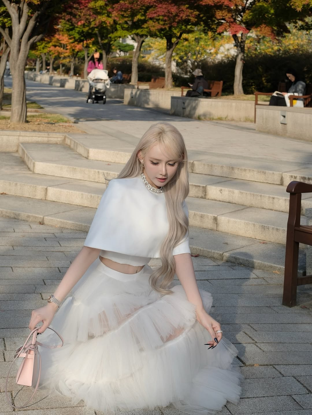 Vóc dáng chuẩn mực cùng gu thời trang biến hóa linh hoạt, từ sexy, bốc lửa trên sân khấu đến ngọt ngào, sang chảnh ngoài đời thường, luôn là điểm khiến cô nàng nhận được vô số lời khen ngợi. (Ảnh: IGNV)