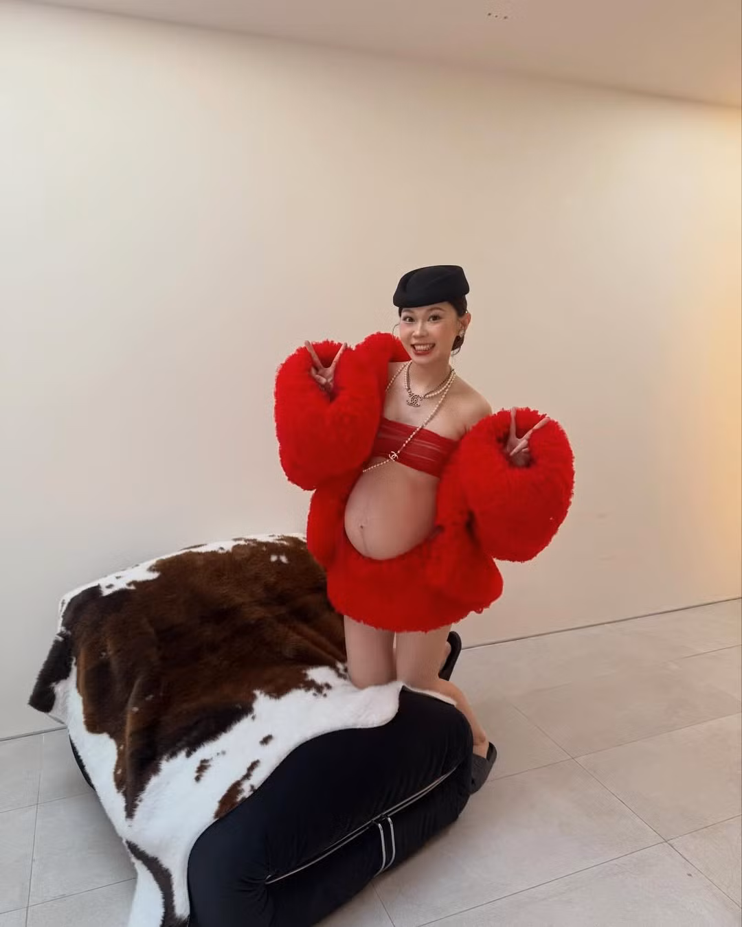 Mặc dù có một thời gian bầu vượt mặt, tuy nhiên Ly Phạm vẫn chứng minh danh xưng "IT girl" thế hệ mới với những lần lên đồ đầy ấn tượng.