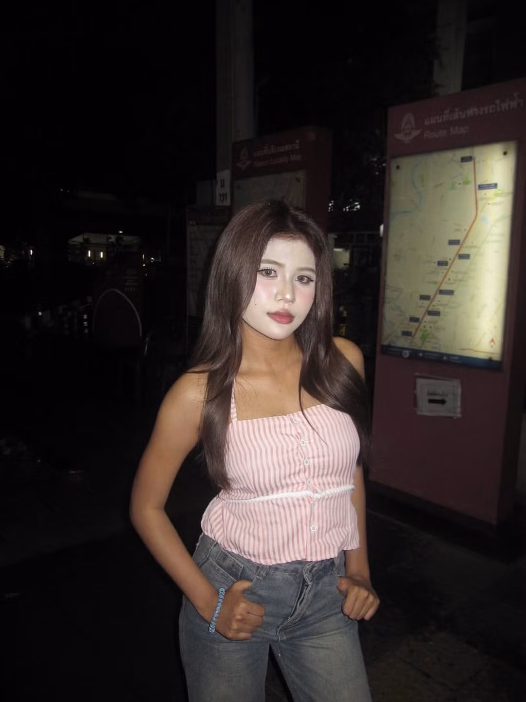 Họ để lại nhiều bình luận hài hước hoặc thẳng thắn góp ý cô gái nên điều chỉnh lại tông nền để có một lớp trang điểm hài hòa và tự nhiên hơn. (Ảnh: IGNV)