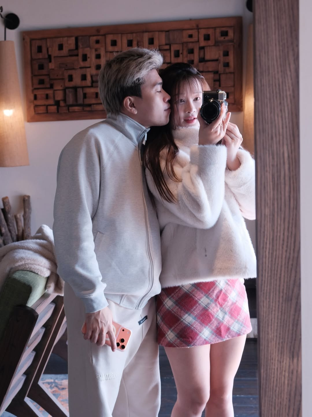 Lyly Sury và Soanh Trần công khai hẹn hò đã nhận được rất nhiều lời chúc phúc từ cộng đồng mạng. Cả hai không ngần ngại chia sẻ về mối quan hệ, về những chuyến du lịch cùng nhau trên trang cá nhân của cả hai. (Ảnh: IGNV)