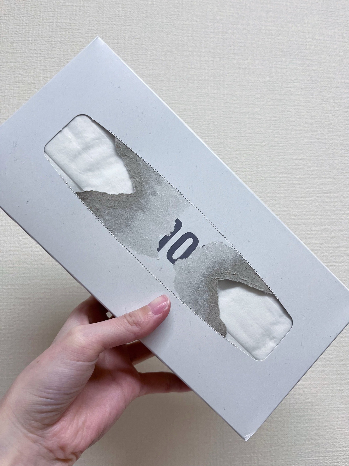 Chỉ muốn lấy một tờ giấy ăn thôi mà cuộc sống cũng phải "trêu ngươi" như thế này.