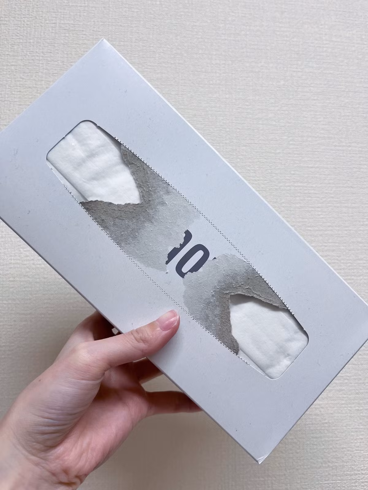 Chỉ muốn lấy một tờ giấy ăn thôi mà cuộc sống cũng phải "trêu ngươi" như thế này.