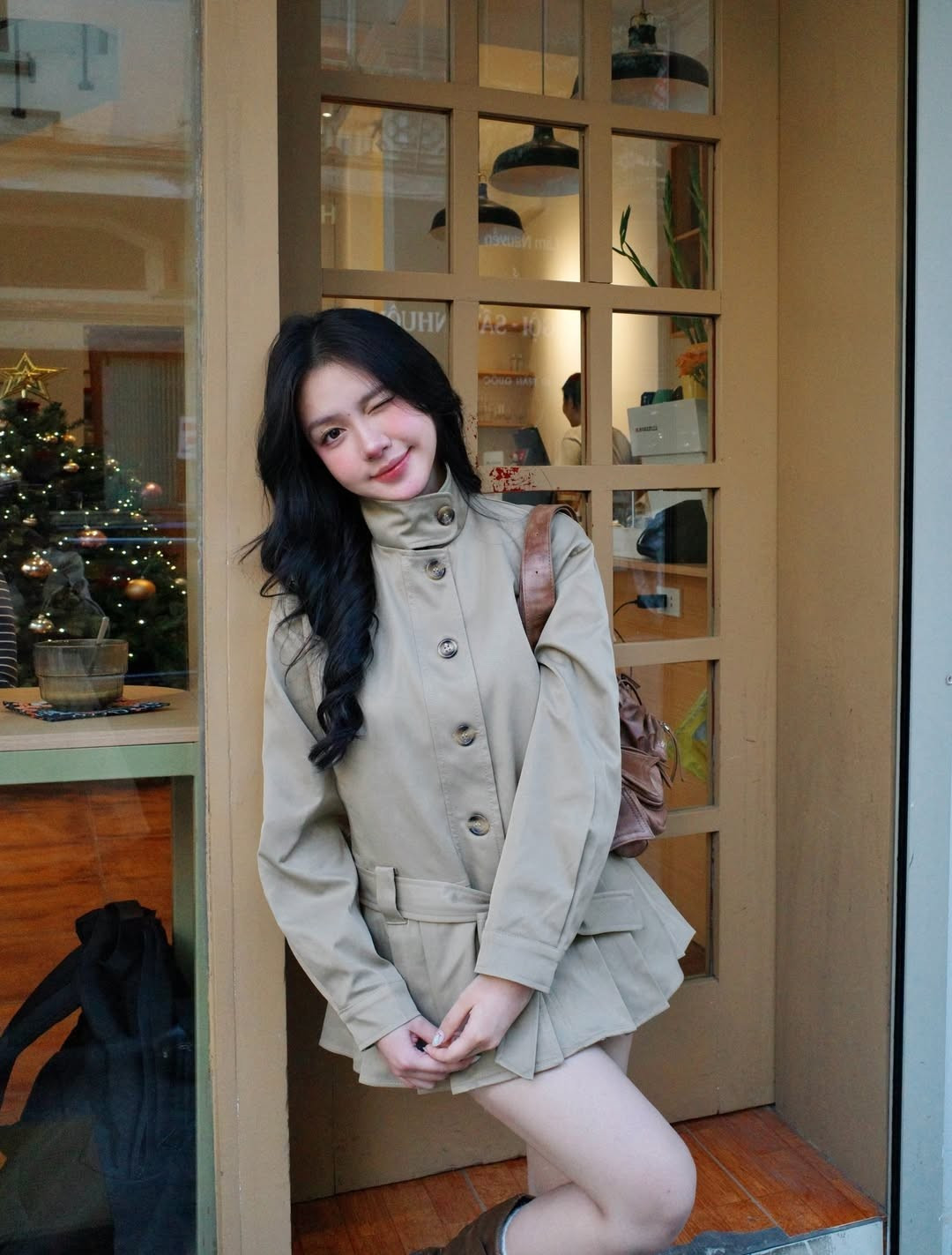 Cô nàng ưu tiên các tông màu trung tính như trắng, kem, hoặc pastel. Những gam màu này không chỉ tôn lên làn da trắng sứ mà còn tạo cảm giác nhẹ nhàng, dễ chịu cho người nhìn. (Ảnh: IGNV)