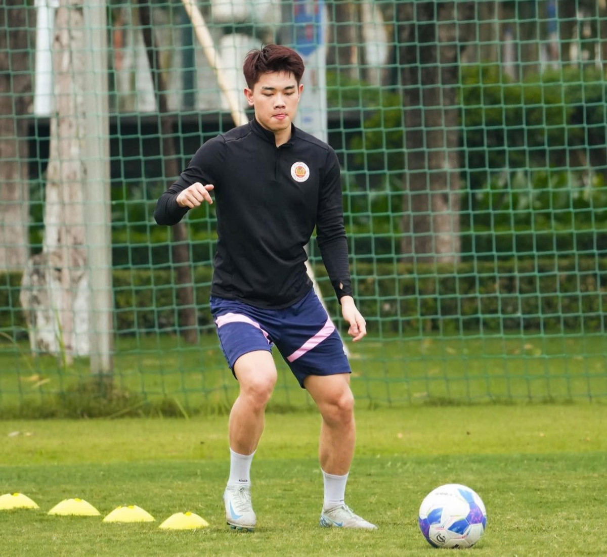 Thường xuyên thi đấu xa nhà, tiền đạo trẻ luôn nhận được sự động viên lớn từ gia đình. Trên trang cá nhân, anh thường đăng hình ảnh chụp cùng bố mẹ sau các trận đấu, dành lời tri ân đến gia đình.