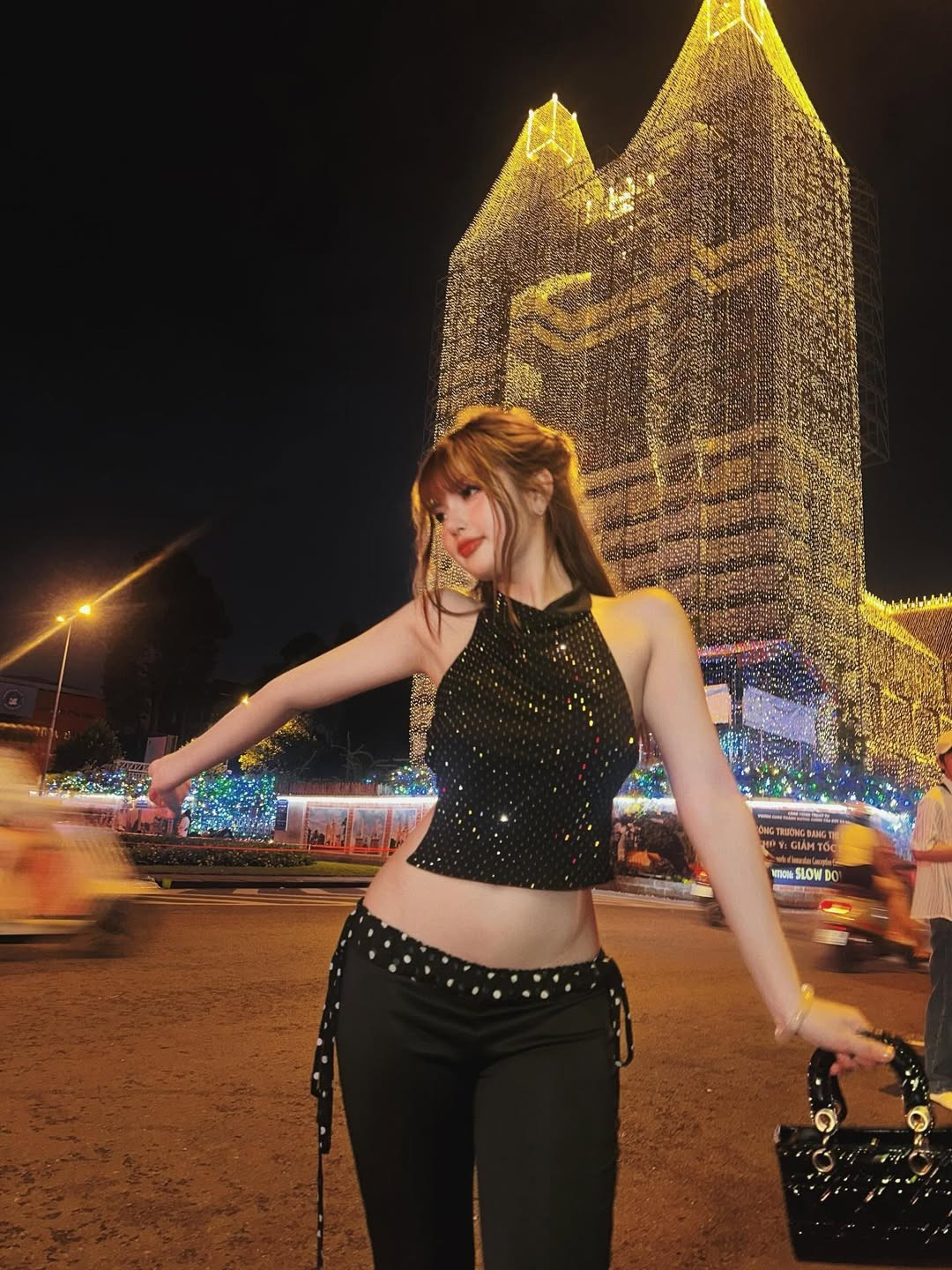 Bảo Na sở hữu nhan sắc xinh đẹp, cuốn hút cùng thân hình chuẩn chỉnh với vòng eo con kiến. Cô nàng thu hút hơn 600.000 người theo dõi trên Tiktok. (Ảnh: IG @baonane)