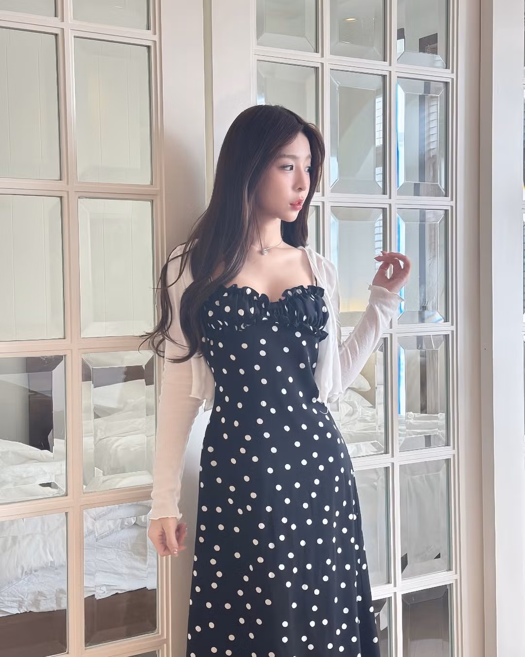 Ngay sau khi những hình ảnh này được đăng tải, fan hâm mộ của cô nàng đã không ngừng bày tỏ sự yêu thích. Hàng loạt bình luận như "Xinh quá Tammy ơi!", "Dáng đẹp mê hồn", "Visual đỉnh cao", "Đúng là hot girl kẹo ngọt" đã liên tục xuất hiện. Những bức ảnh này một lần nữa khẳng định sức hút và độ nổi tiếng của Tammy Phạm trong giới trẻ.