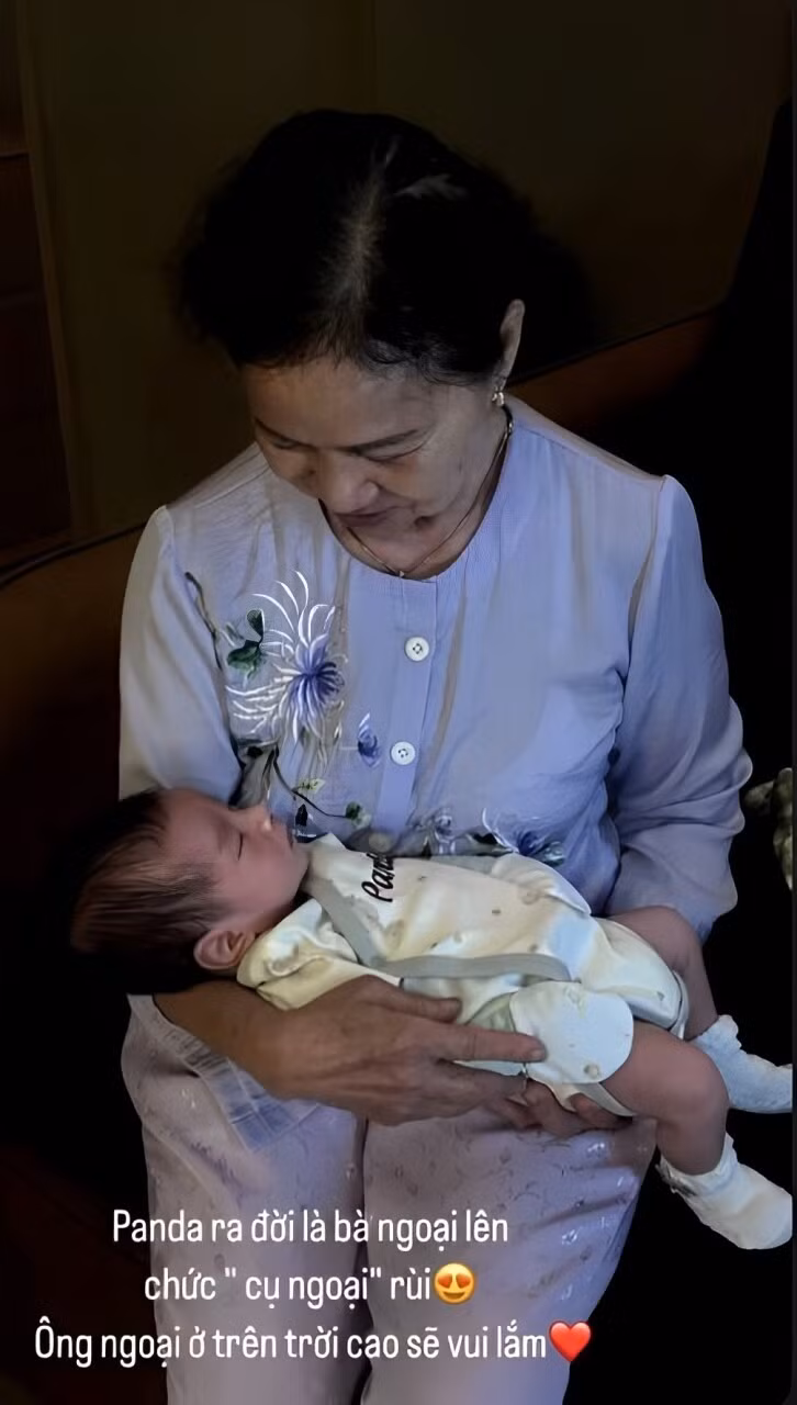 Trong một bức hình, MC Mai Ngọc còn lên tiếng gửi lời cảm ơn tới bà nội và các thành viên trong gia đình.