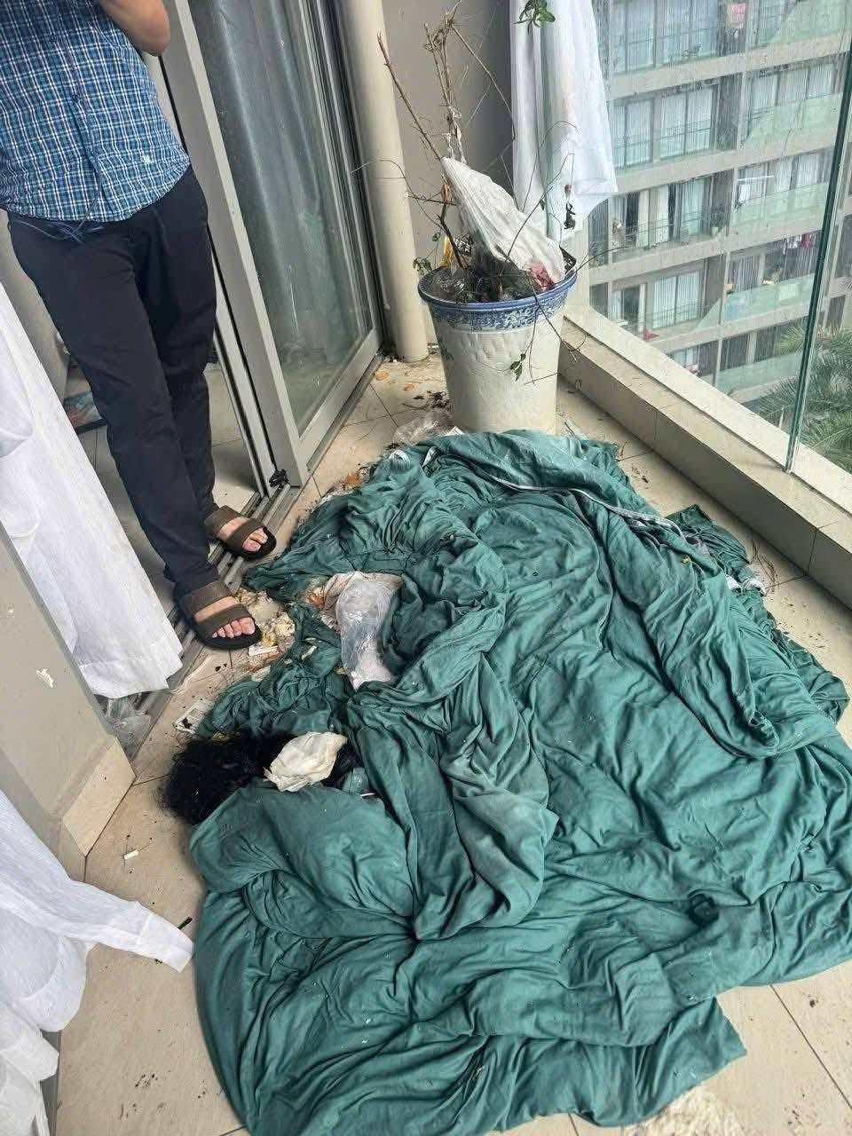 Tuy nhiên, dù câu chuyện có phải là ở một homestay sau khi cho khách thuê hay không, thì những hình ảnh trên cũng là những hình ảnh được ghi lại thật, nói lên nếp sinh sống của những người đã từng ở căn phòng này là đáng lên án, khó có thể chấp nhận. Hiện tại loạt ảnh vẫn gây làn sóng tranh cãi trên mạng xã hội, thu về hàng chục nghìn lượt thích và bình luận.