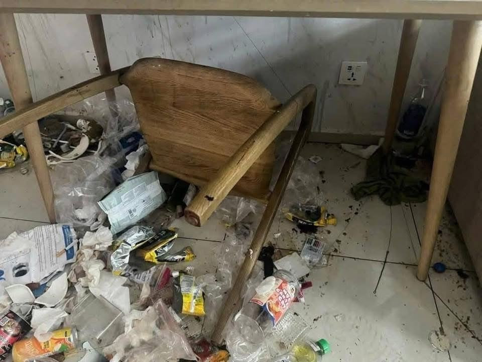 Khắp các diễn đàn mạng xã hội về du lịch những ngày qua đang truyền tay nhau hình ảnh về một căn homestay được cho là ở Vũng Tàu với cùng một dòng mô tả: "Chủ một homestay ở Vũng Tàu khóc hết nước mắt sau khi được khách trả phòng". Theo đó căn homestay trông không khác gì một "bãi chiến trường" khiến nhiều người nhìn vào phải ám ảnh.