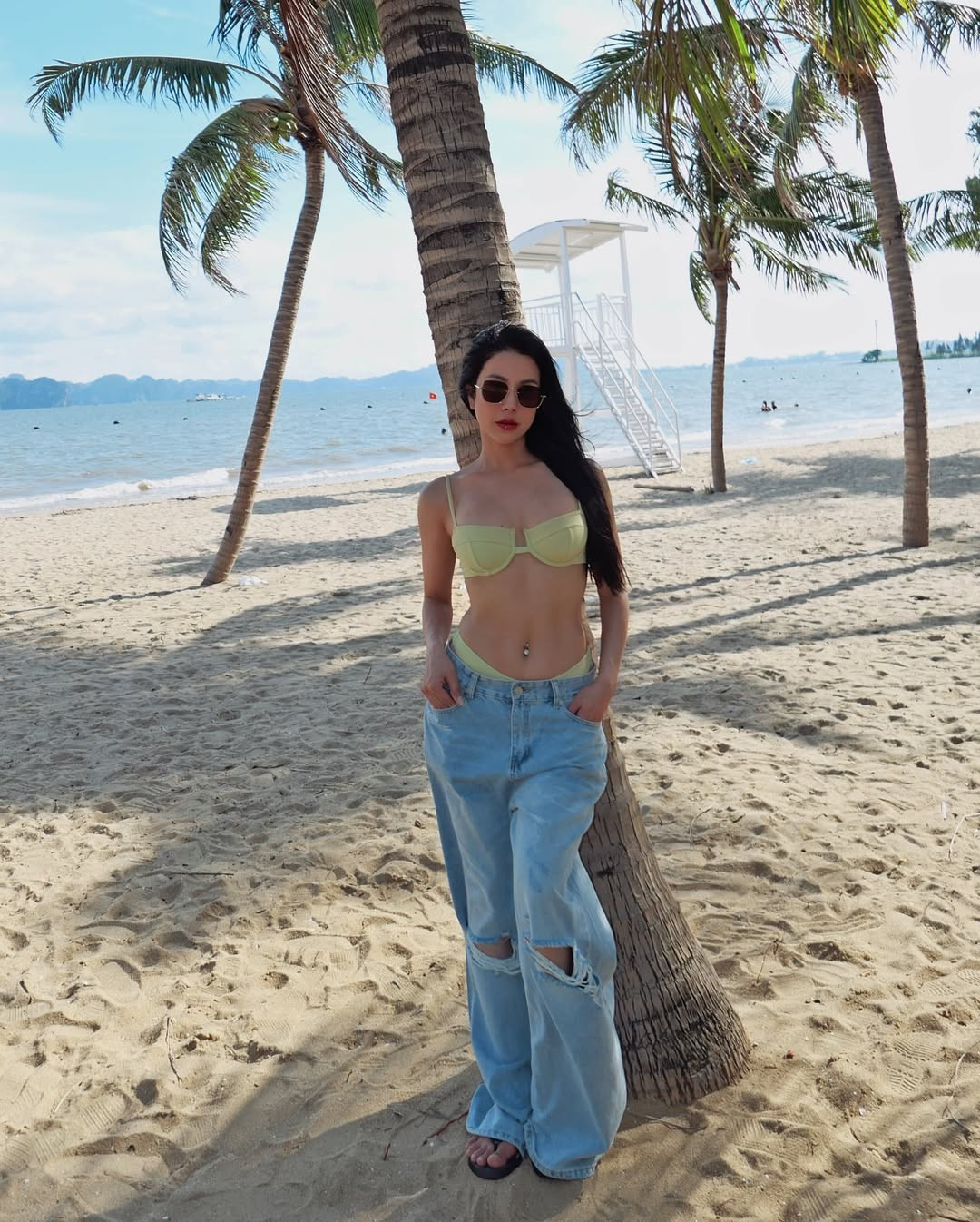 Diệp Lâm Anh từng lọt vào top 10 Vietnam's Next Top Model mùa đầu tiên (2010) và là người mẫu ảnh quen thuộc của nhiều tạp chí, thương hiệu.