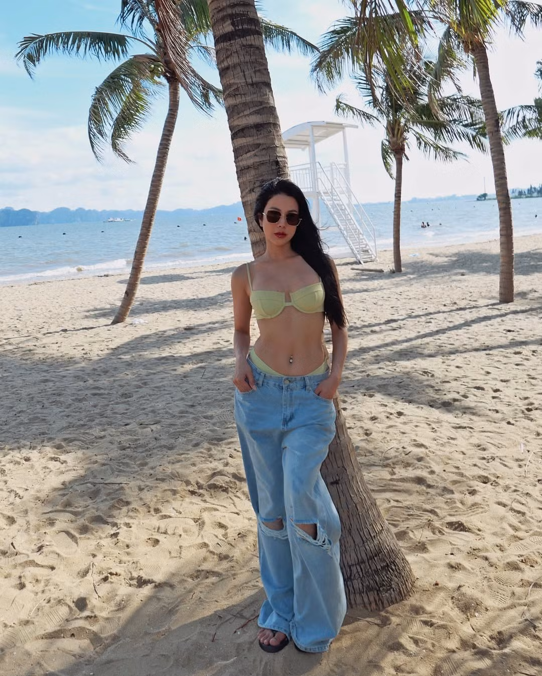 Diệp Lâm Anh từng lọt vào top 10 Vietnam's Next Top Model mùa đầu tiên (2010) và là người mẫu ảnh quen thuộc của nhiều tạp chí, thương hiệu.