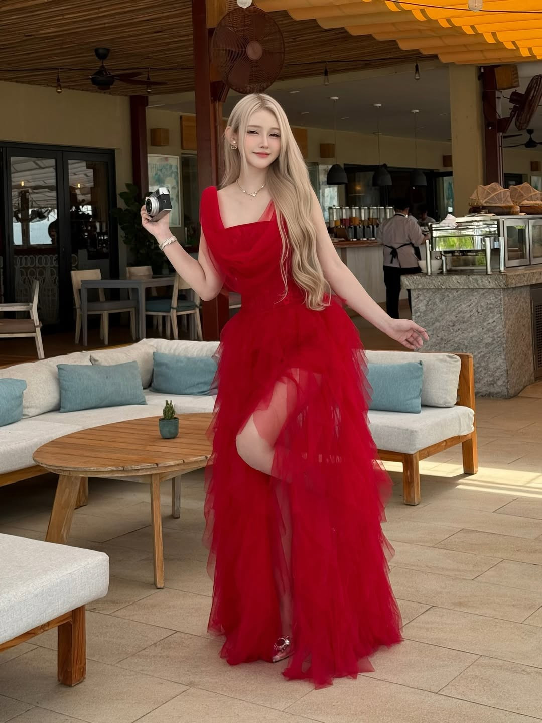 Cô gây ấn tượng trong mắt netizen bởi diện mạo xinh đẹp cùng vóc dáng hoàn hảo, ba vòng bốc lửa. (Ảnh: FBNV)