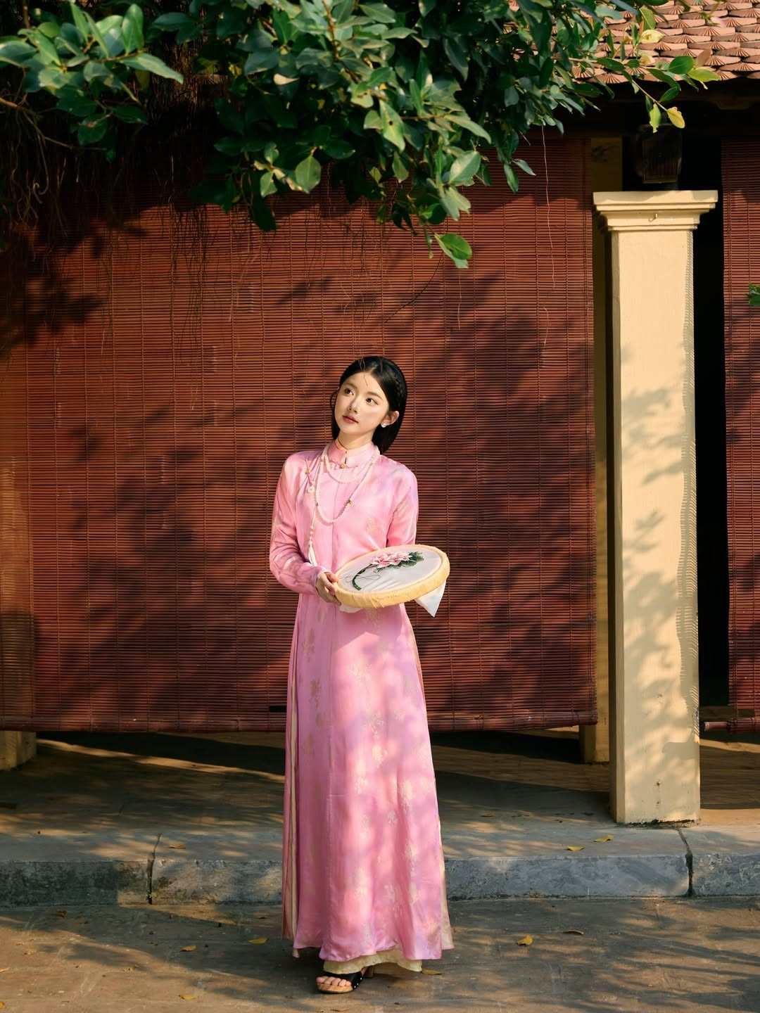 Không riêng gì Quỳnh Trương, những ngày cận kề Tết Nguyên Đán, mạng xã hội dường như bùng nổ khi hàng loạt cô nàng cùng nhau "gia nhập đường đua" khoe sắc với áo dài. (Ảnh: IGNV)