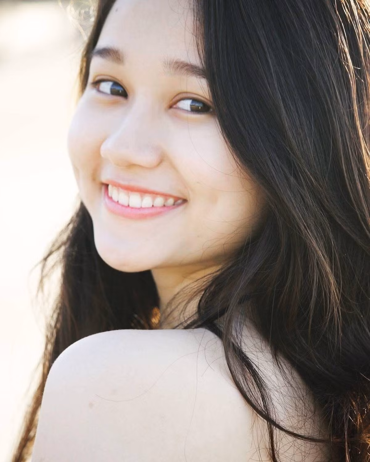 Mặc dù "đu trend" hơi muộn, nhưng sức hút của cô nàng vẫn không hề giảm nhiệt. Bộ ảnh nhanh chóng nhận được hàng ngàn lượt tương tác và chia sẻ. (Ảnh: @trucanhhh_)