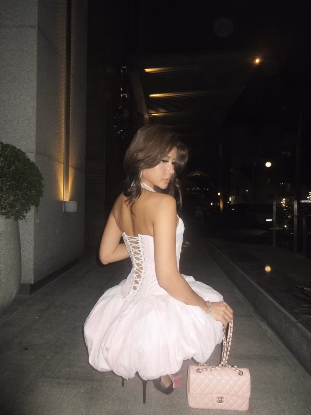 Cô nàng cũng từng không ngần ngại thẳng thắn thừa nhận đã phẫu thuật thẩm mỹ để có được ngoại hình như mong muốn. (Ảnh: IGNV)