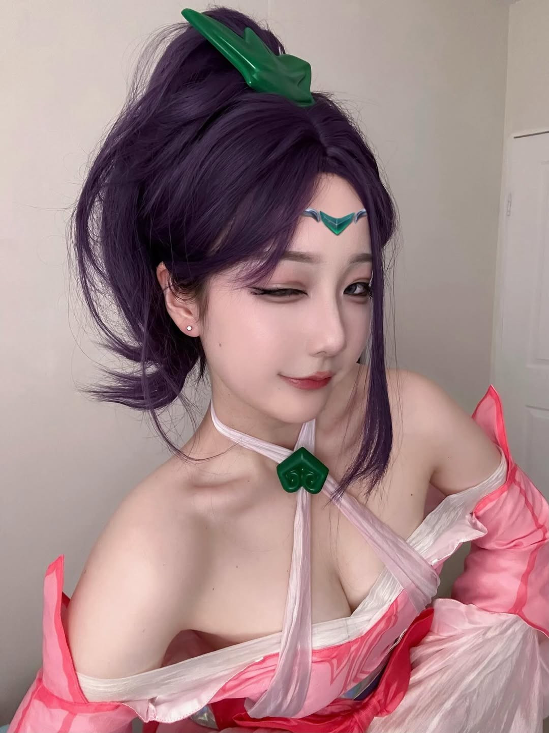 Nổi tiếng với nhan sắc xinh đẹp, thần thái cuốn hút cùng niềm đam mê mãnh liệt với cosplay, mỗi màn hóa thân của cô nàng hot girl này luôn nhận được sự săn đón nồng nhiệt. (Ảnh: IGNV)