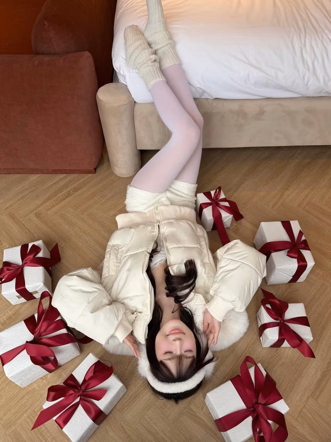 Một trong những lý do khiến Wyn Anh luôn giữ được sức nóng chính là gu thẩm mỹ cực kỳ nhạy bén. Cô không đóng khung mình trong một hình ảnh nhất định. Mỗi thiết kế được nàng hot girl diện đều khiến nhiều bạn trẻ "săn lùng" tìm kiếm địa chỉ mua. (Ảnh: IGNV)