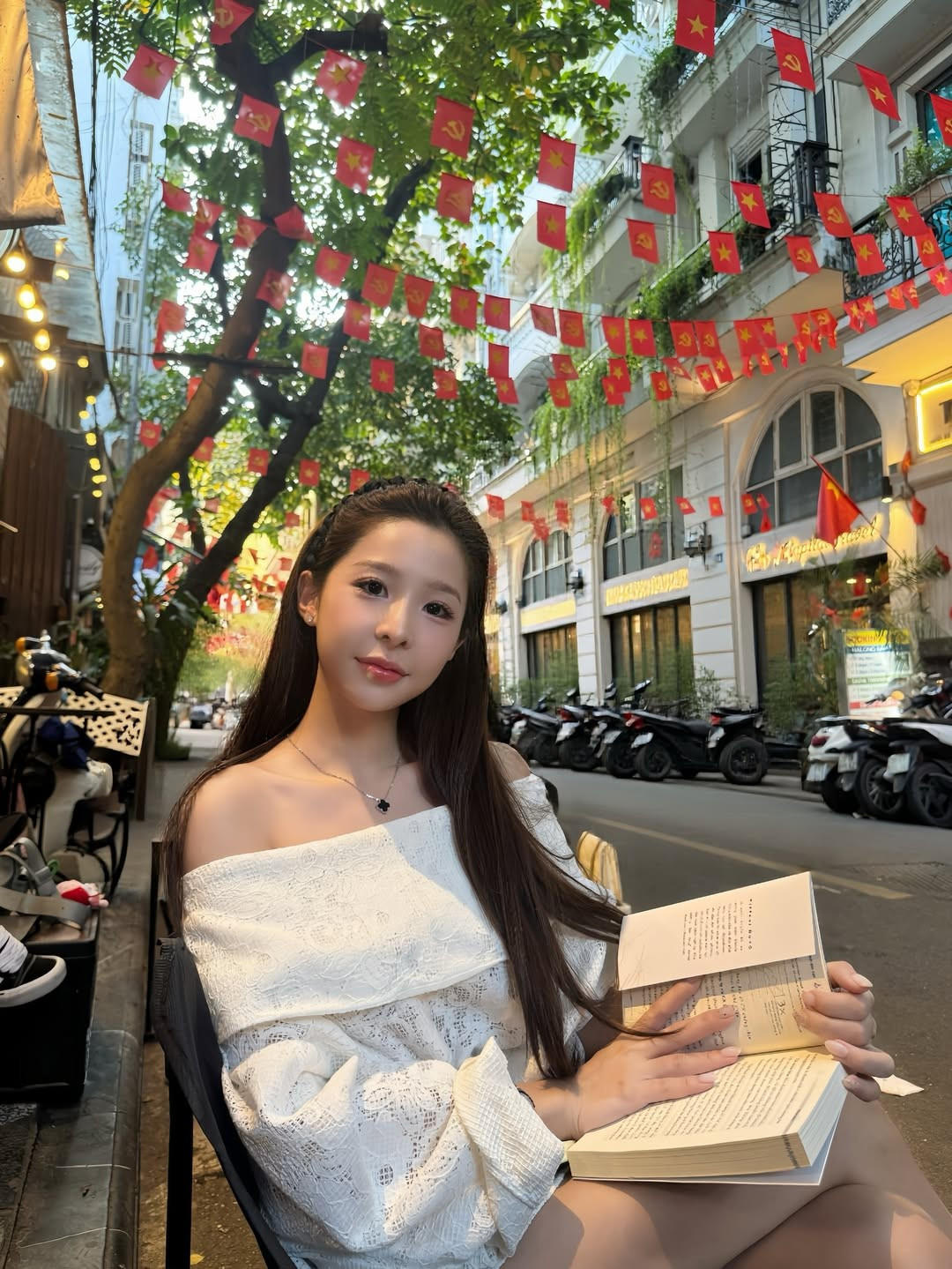 Gần đây, Tammy chuyển hướng sang phong cách nữ tính, nhẹ nhàng hơn. Cô thường diện những thiết kế váy áo điệu đà, màu sắc pastel dịu dàng. (Ảnh: IGNV)