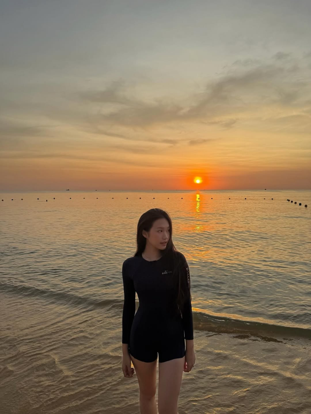 Điều khiến cư dân mạng chú ý hơn cả chính là vòng eo con kiến và cơ thể săn chắc của Doãn Hải My dù đã trải qua sinh nở. (Ảnh: IGNV)