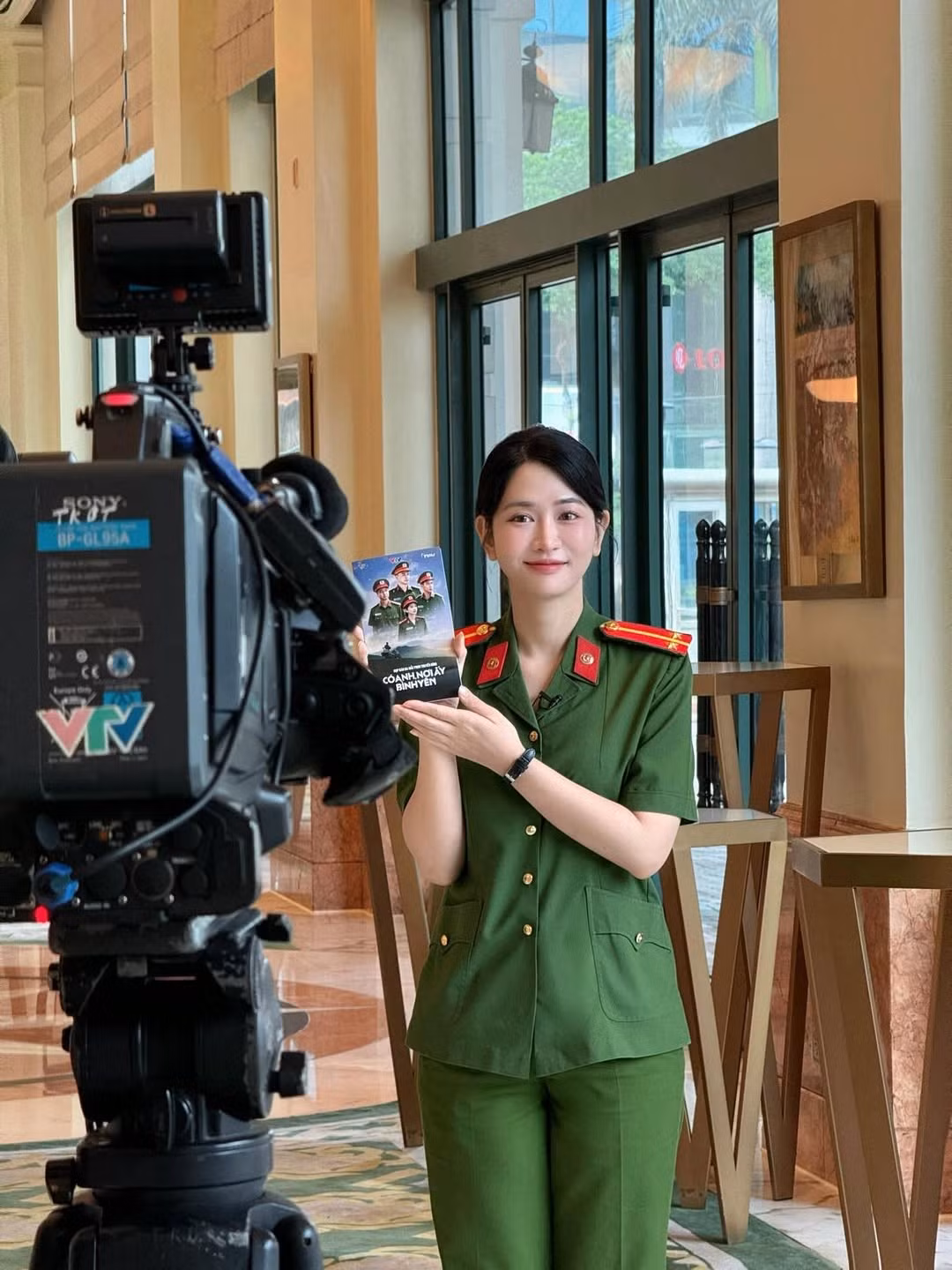 Trong “Có anh, nơi ấy bình yên”, Lê Bống vào vai nhân vật tên Hương. Hương là một công an viên trẻ, năng động, mới chuyển công tác về xã. Đại diện cho thế hệ trẻ làm công tác hành chính công an xã, Hương mang đến làn gió mới và tinh thần đổi mới.