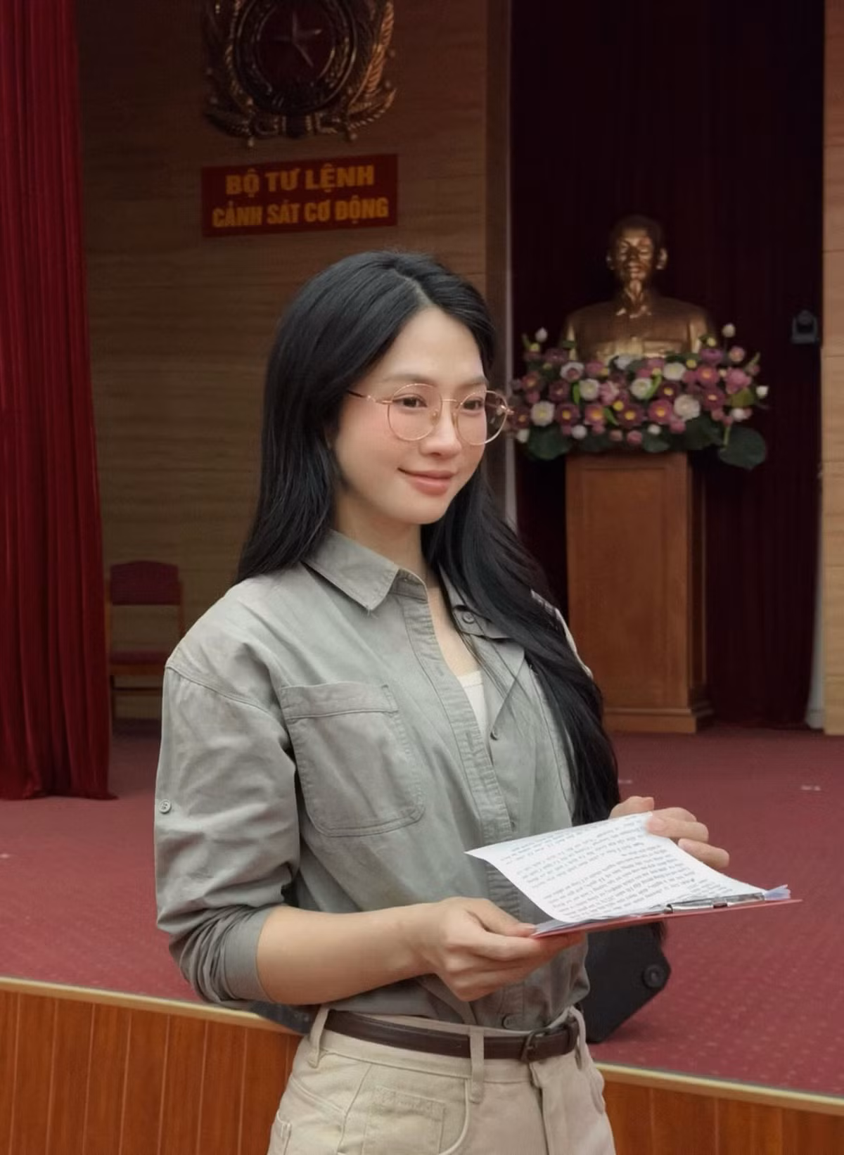 Lê Bống nhiều lần bị người xem phàn nàn là đọc thoại khô khan, biểu cảm gượng gạo, nhất là những cảnh hoang mang lo lắng hay khóc lóc. Khi đóng cùng các diễn viên giàu kinh nghiệm, năng lực diễn xuất của Lê Bống càng bị lép vế.