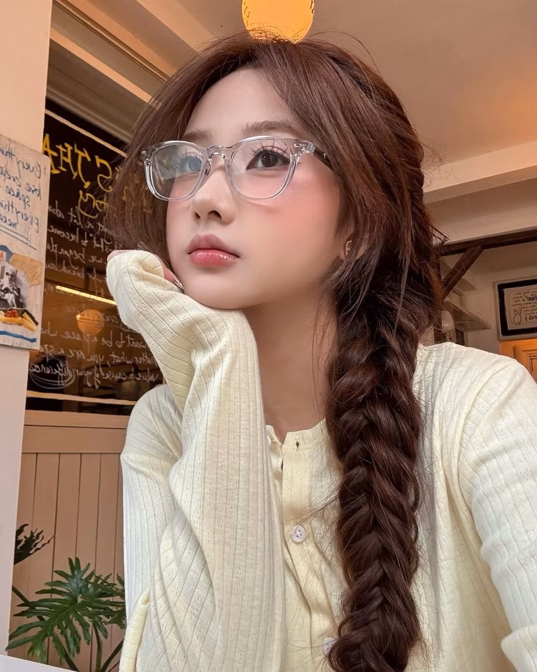 Rất hiếm khi cô nàng diện các thiết kế hở bạo, khoe đường cong. (Ảnh: IGNV)