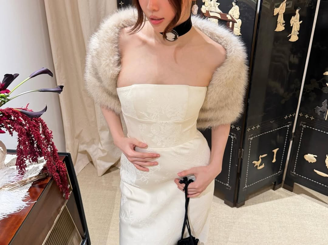 Sau thời gian ngắn "nằm ổ", cô nàng chính thức tái xuất trong loạt ảnh mới, khoe trọn vóc dáng mảnh mai và gu thẩm mỹ tinh tế. (Ảnh: IGNV)