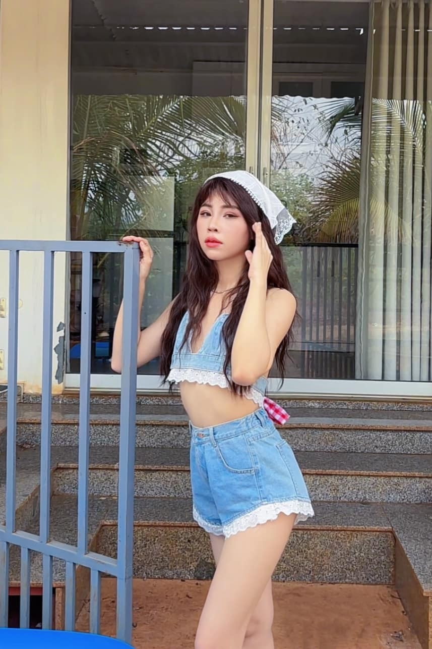 Thơ Nguyễn từng là một trong những YouTuber có nhiều lượt xem tại Việt Nam. Kênh YouTube của cô từng đạt 10,3 triệu người theo dõi.