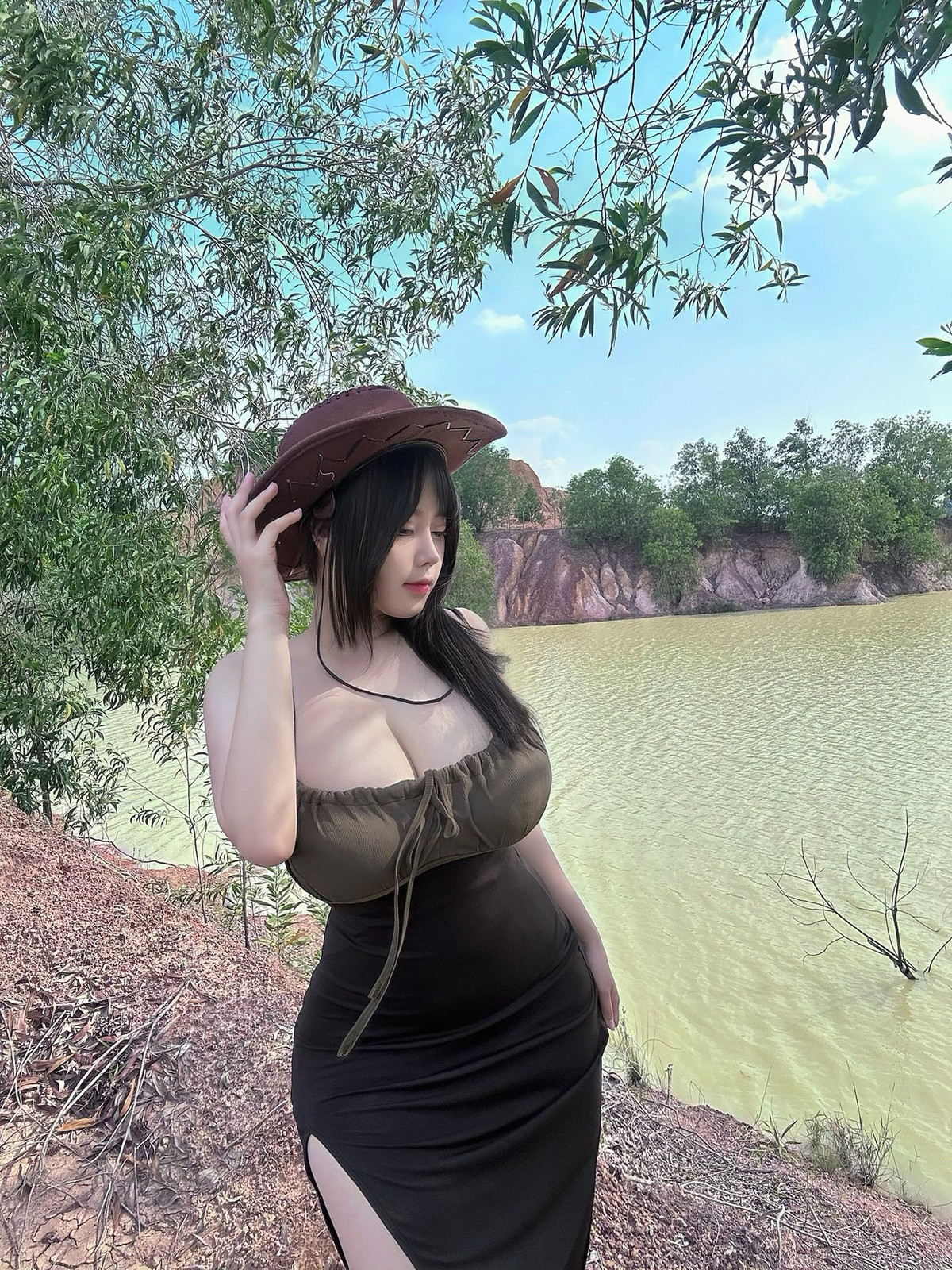 Thời gian gần đây, Pi Tiên ít khi lên sóng livestream khiến người hâm mộ "nhung nhớ". Ở phần bình luận bài đăng, cô nàng cũng tiết lộ lý do không livestream game là bởi mới bị mất tài khoản game nên đang khá "nản". (Ảnh: FBNV)