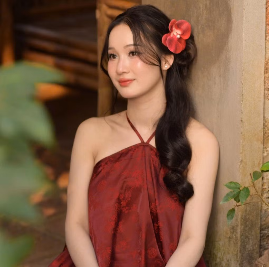 "Tiếp viên hàng không đã trải qua quá trình tuyển chọn rất gắt gao nên họ không chỉ sở hữu khả năng ngoại ngữ, giao tiếp tốt, mà còn xinh đẹp, duyên dáng", một netizen bình luận.